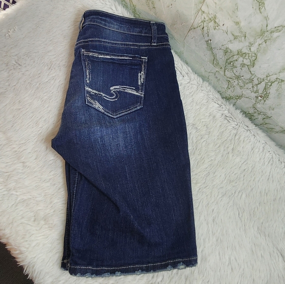 Silver Jeans Suki Bermudas - Picture 1 of 12